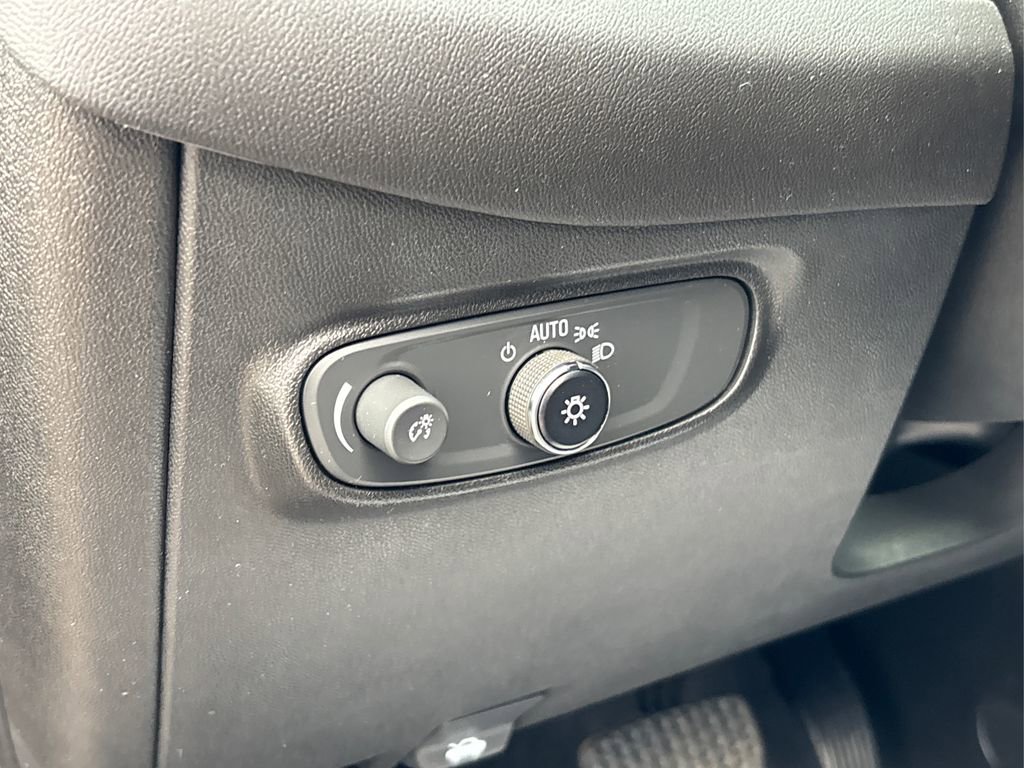 Used 2022 Chevrolet Equinox RS image 36