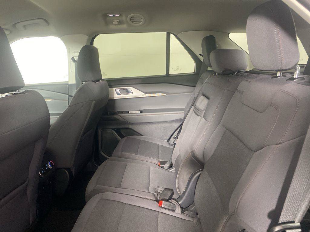 Used 2025 Ford Explorer Active AWD/4WD image 14