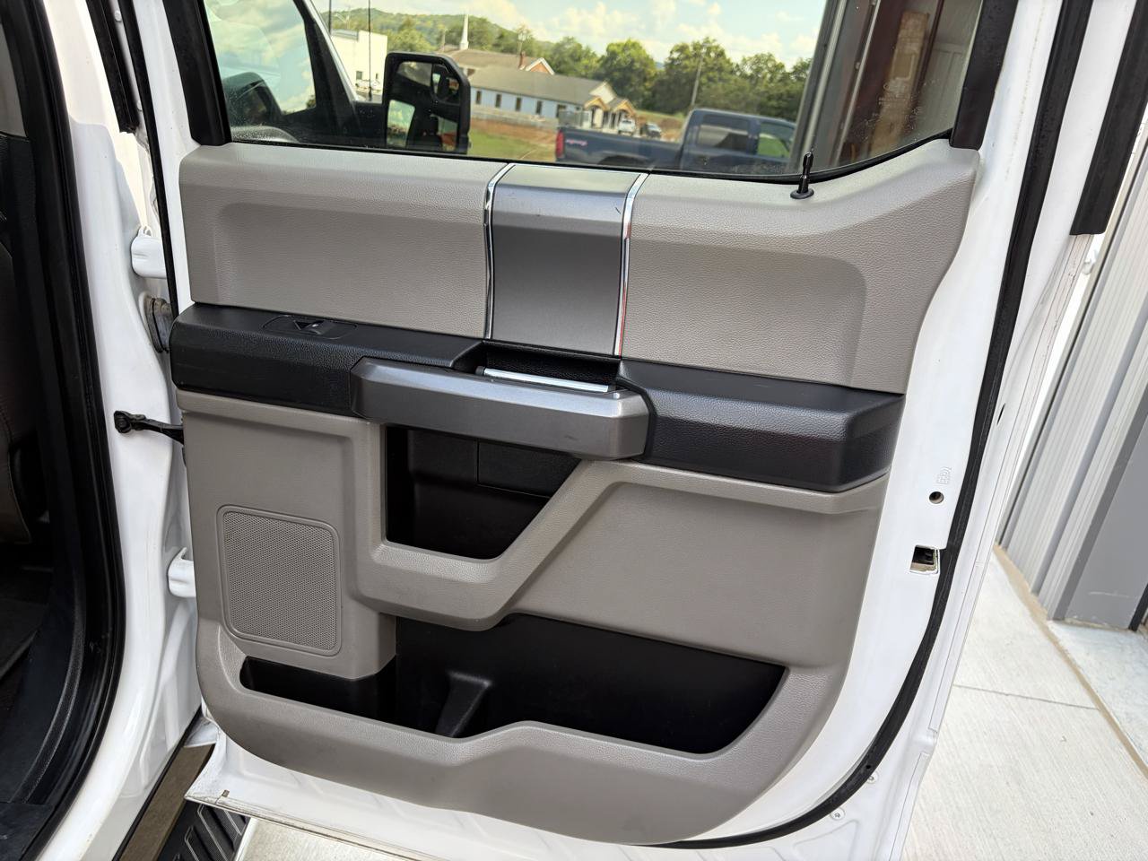 Used 2020 Ford F150 XLT w/ Equipment Group 302A Luxury AWD/4WD image 13
