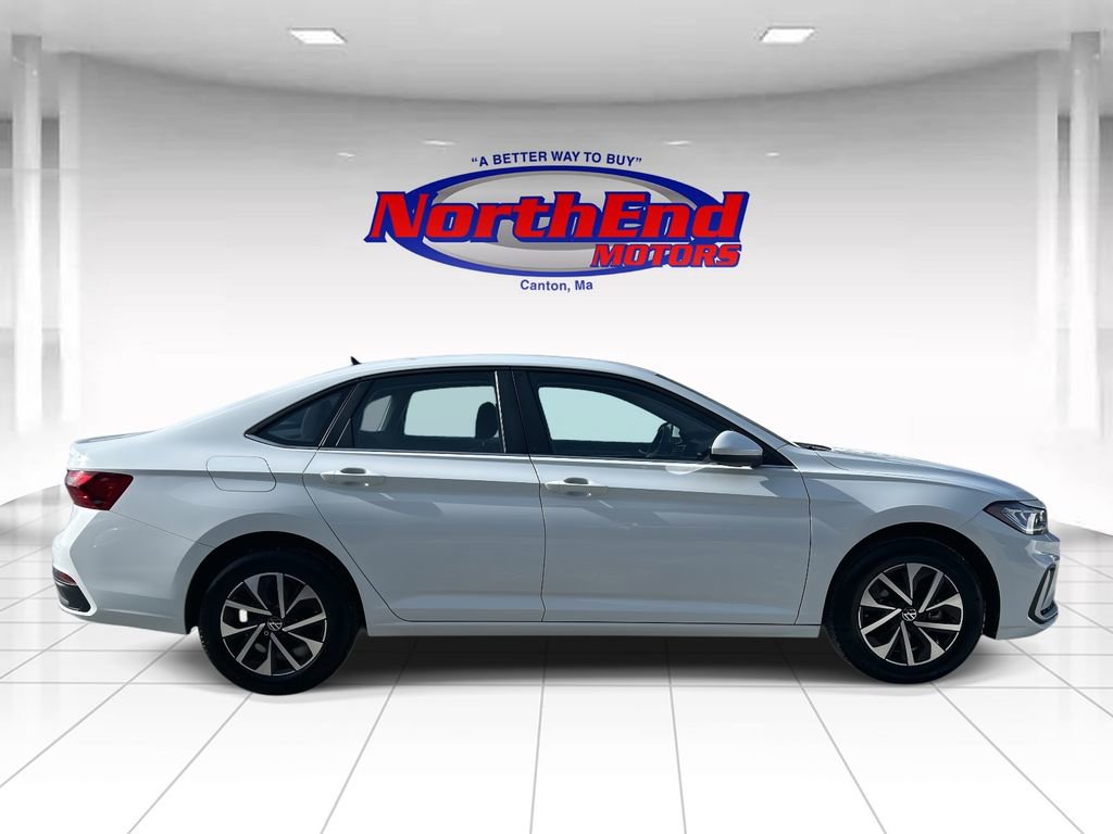 Used 2025 Volkswagen Jetta S image 2