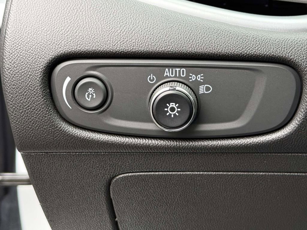 Used 2023 Chevrolet Malibu LT image 28