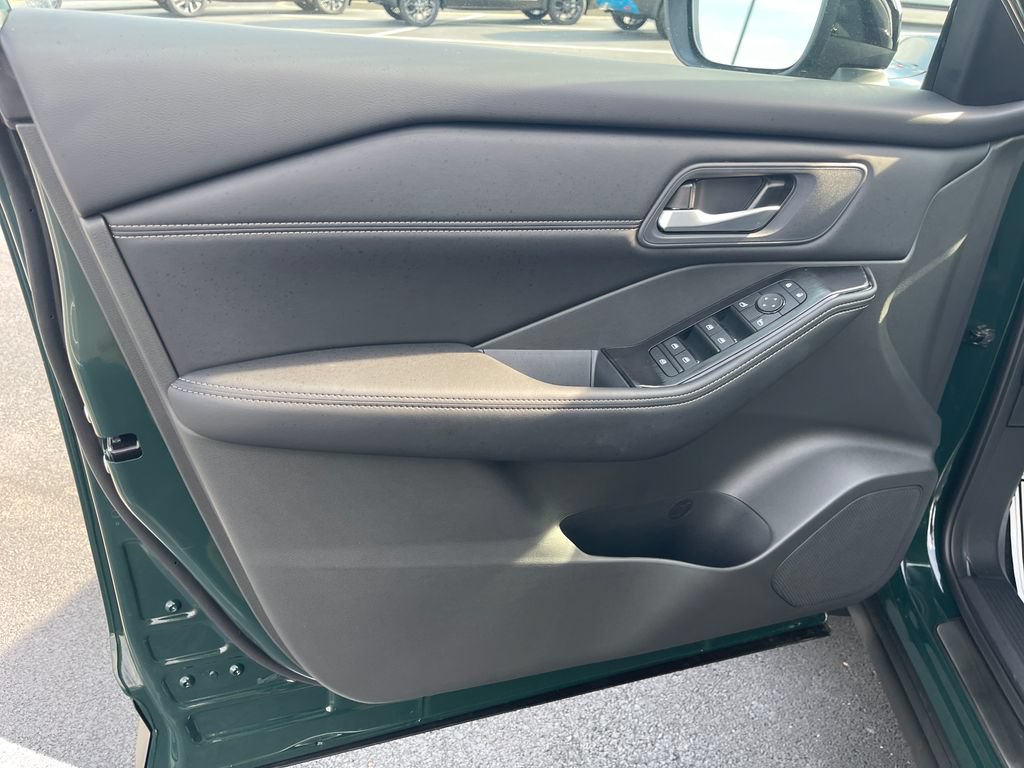 New 2026 Nissan Rogue Dark Armor AWD/4WD image 12