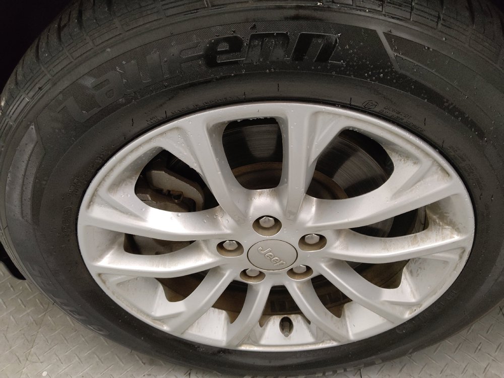 Used 2019 Jeep Cherokee Latitude w/ Popular Appearance Group FWD image 31