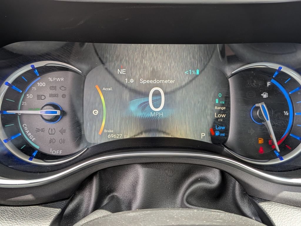 Used 2020 Chrysler Pacifica Limited w/ Advanced Safetytec Group FWD image 19