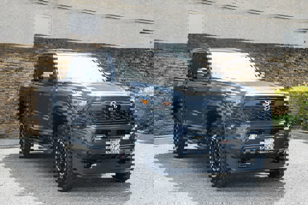 Used 2025 Toyota Tacoma TRD Off-Road AWD/4WD video 3