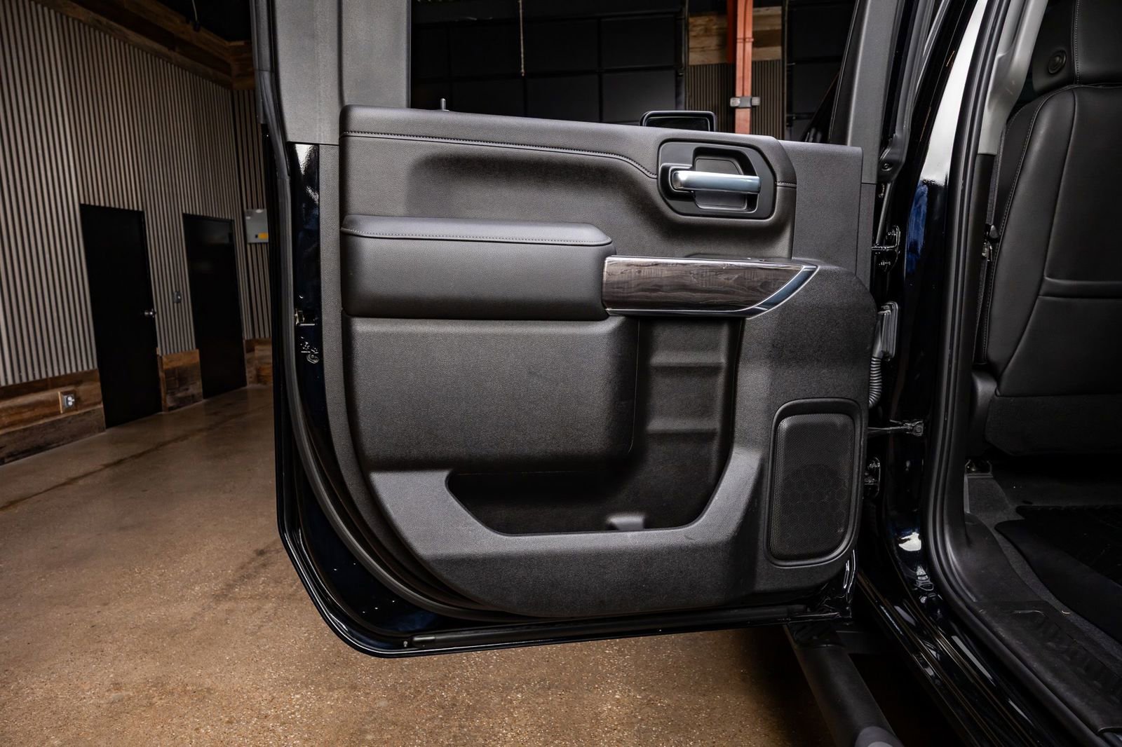 Used 2021 Chevrolet Silverado 2500 LTZ w/ LTZ Plus Package image 37