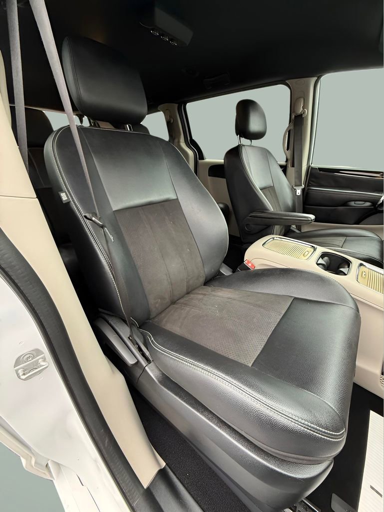 Used 2020 Dodge Grand Caravan SXT FWD image 23