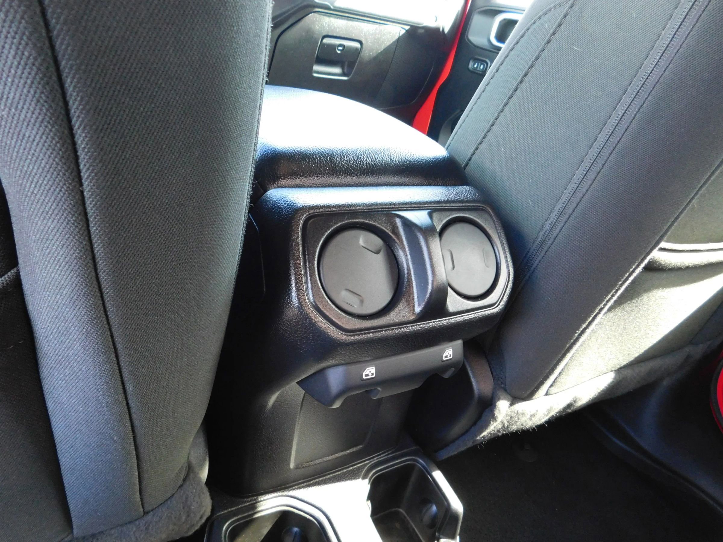 Used 2020 Jeep Gladiator Sport w/ Quick Order Package 24S AWD/4WD image 15