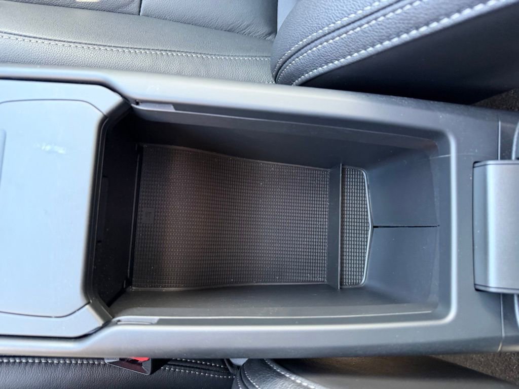 Used 2025 Volvo XC40 B5 Plus image 26