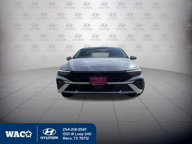 Used 2025 Hyundai Elantra Sport image 2