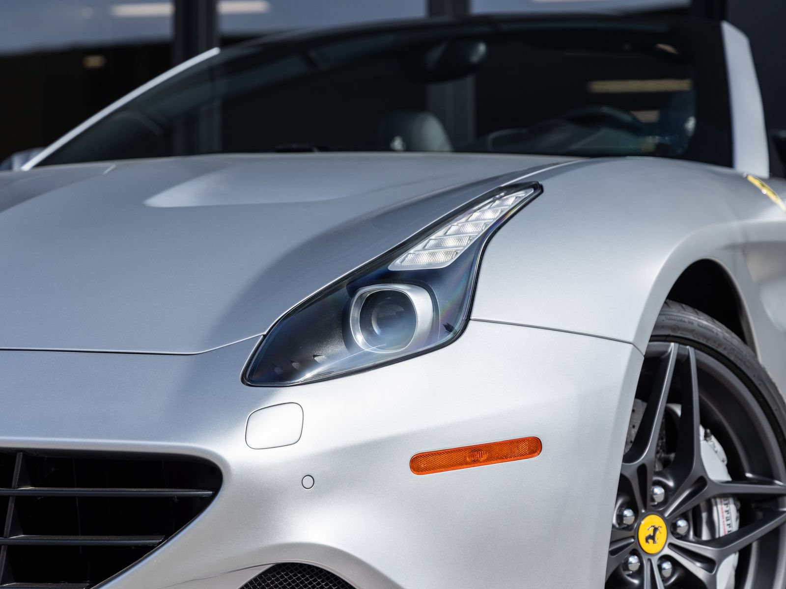 Used 2015 Ferrari California T RWD image 17