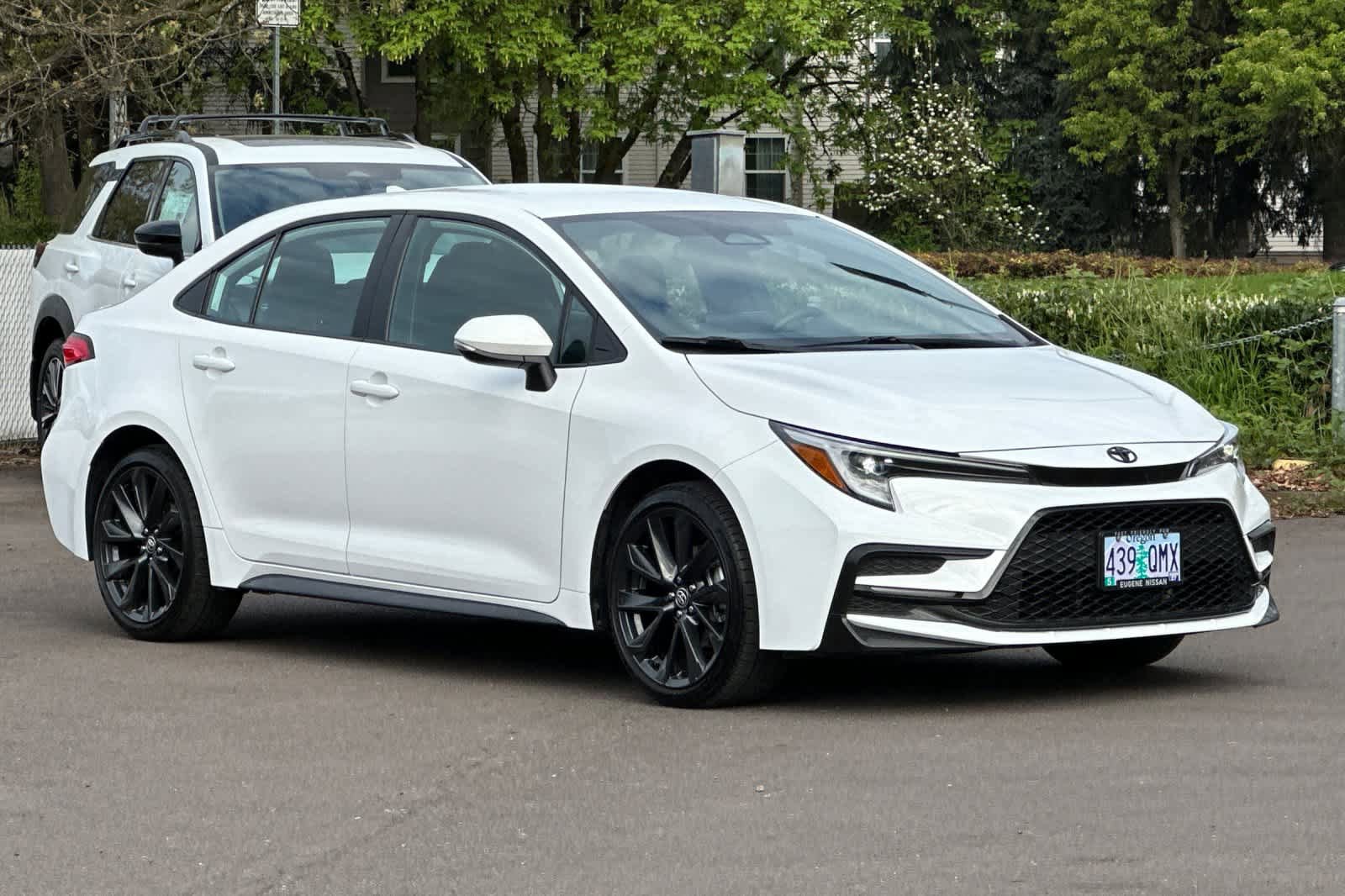 Used 2023 Toyota Corolla SE w/ Carpet Mat Package (TMS) FWD image 9