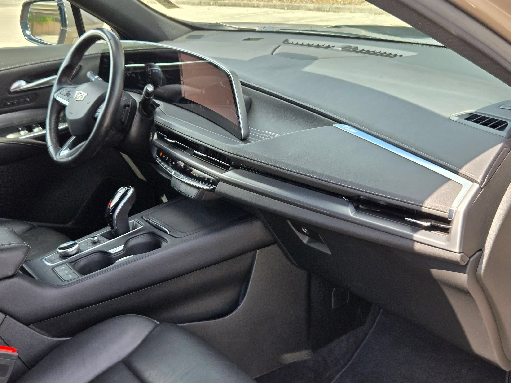 Used 2024 Cadillac XT4 Premium Luxury FWD image 30