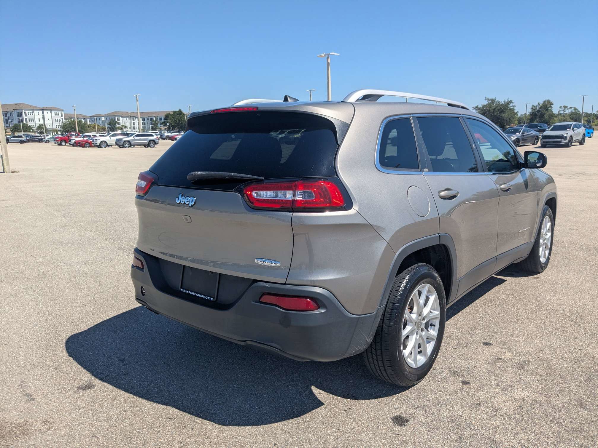 Used 2018 Jeep Cherokee Latitude Plus w/ Comfort/Convenience Group FWD image 5
