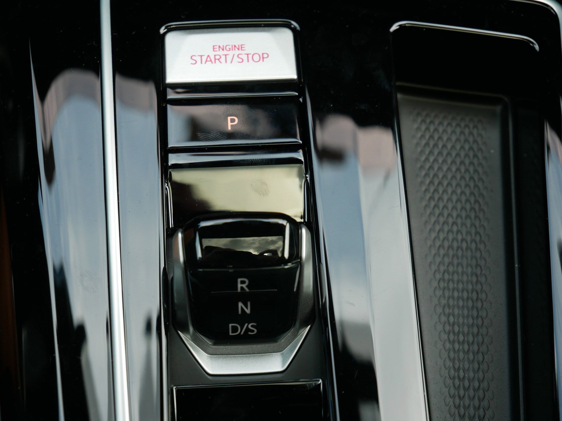 New 2025 Volkswagen GTI SE FWD image 10