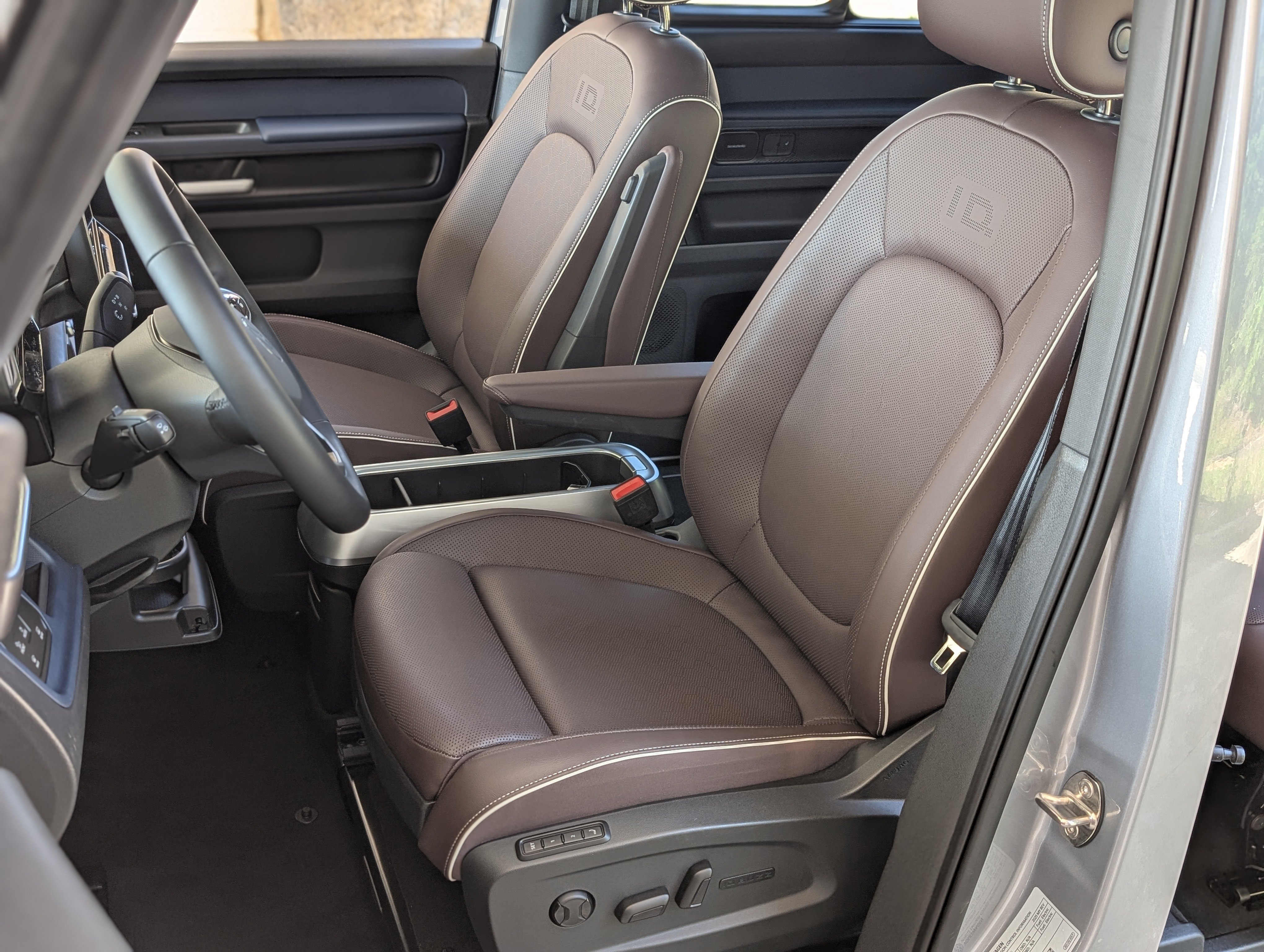 Used 2025 Volkswagen ID. Buzz Pro S Plus RWD image 16