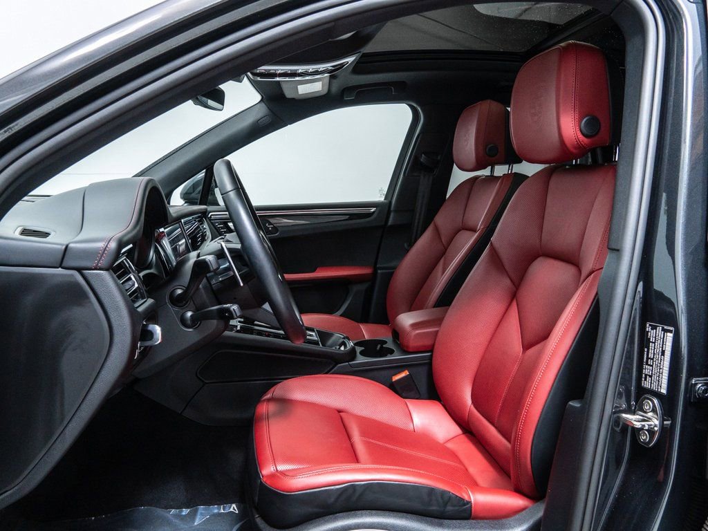 Used 2025 Porsche Macan image 5