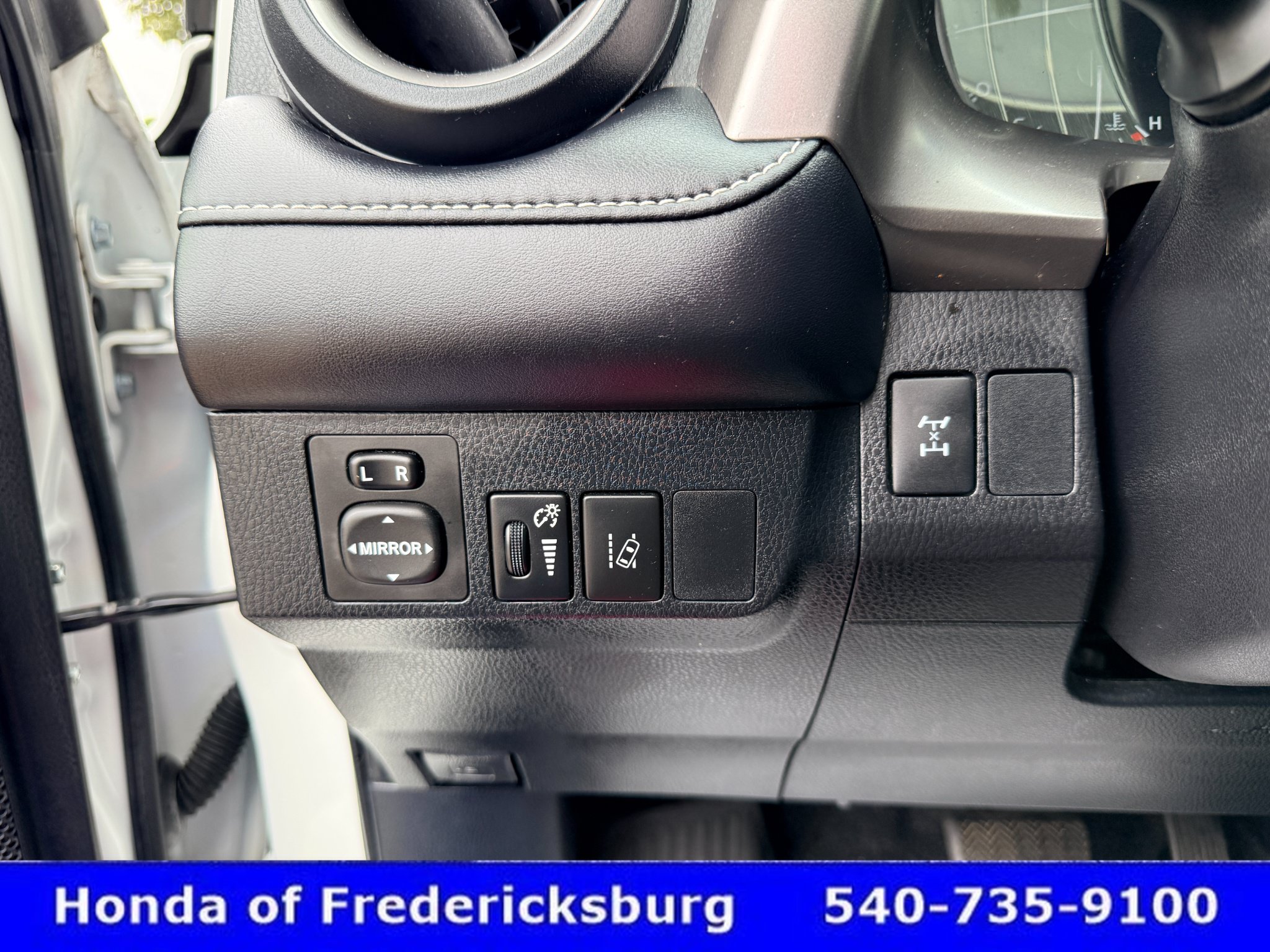 Used 2018 Toyota RAV4 XLE w/ Plus Extra Value Package AWD/4WD image 44