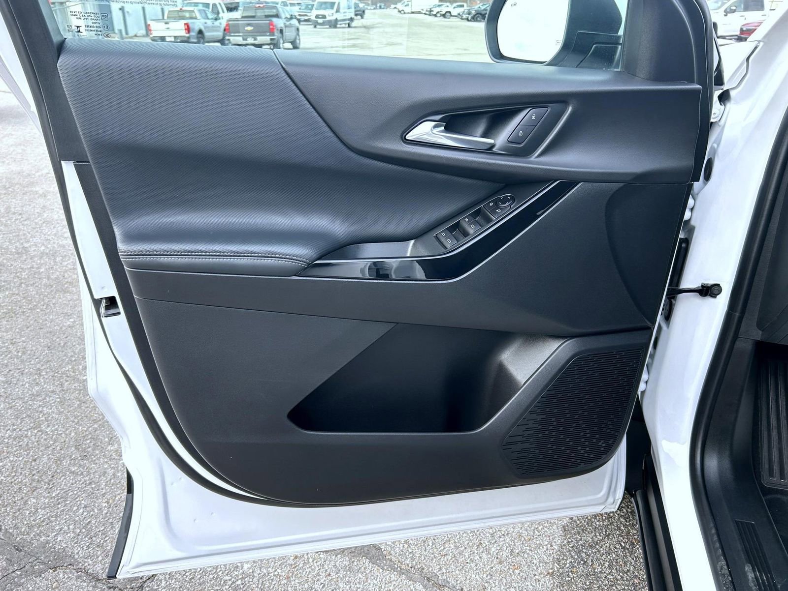 Certified 2025 Chevrolet Equinox LT image 9