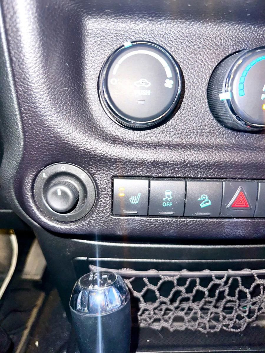 Used 2015 Jeep Wrangler Unlimited Sahara w/ Max Tow Package image 25