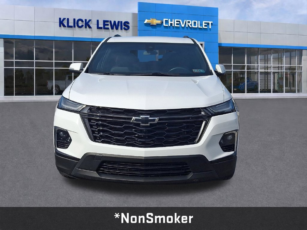 Used 2022 Chevrolet Traverse LT w/ LPO, Black Accent Package AWD/4WD image 2