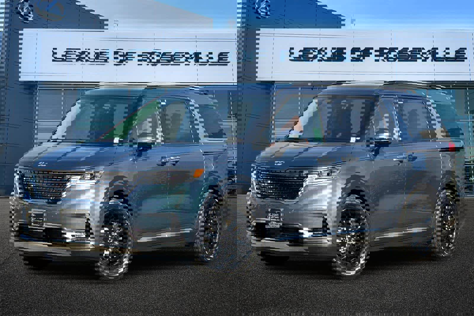 Used 2024 Kia Carnival SX image 1