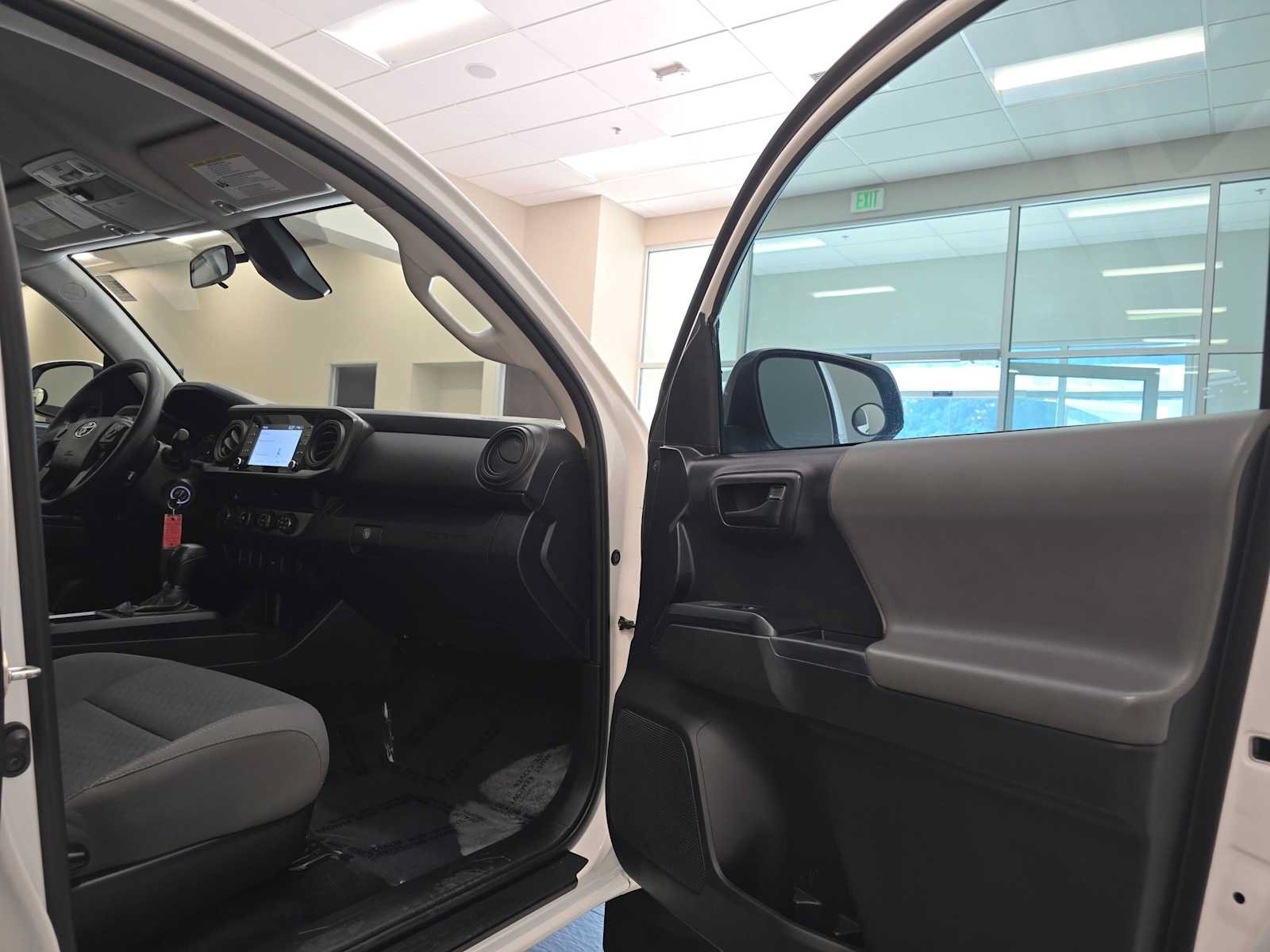 Used 2020 Toyota Tacoma SR AWD/4WD image 27