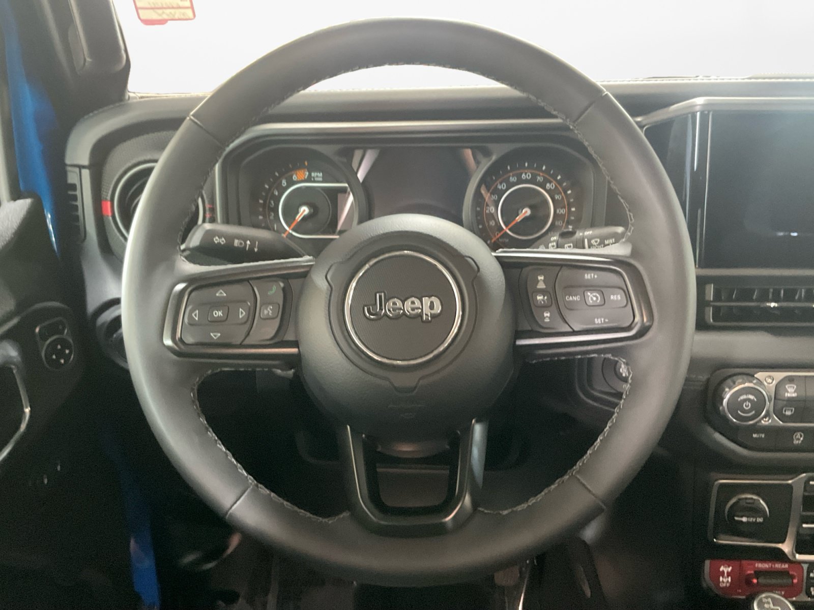 Used 2025 Jeep Wrangler Unlimited Rubicon w/ Convenience Group AWD/4WD image 14