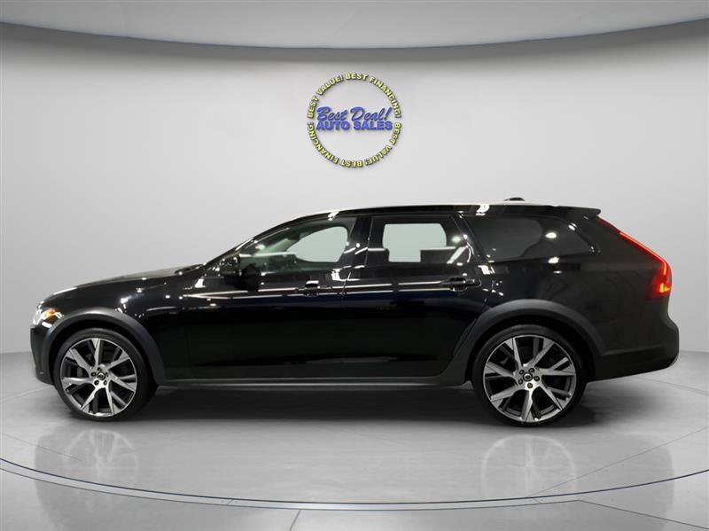 Used 2022 Volvo V90 B6 Cross Country AWD/4WD image 2