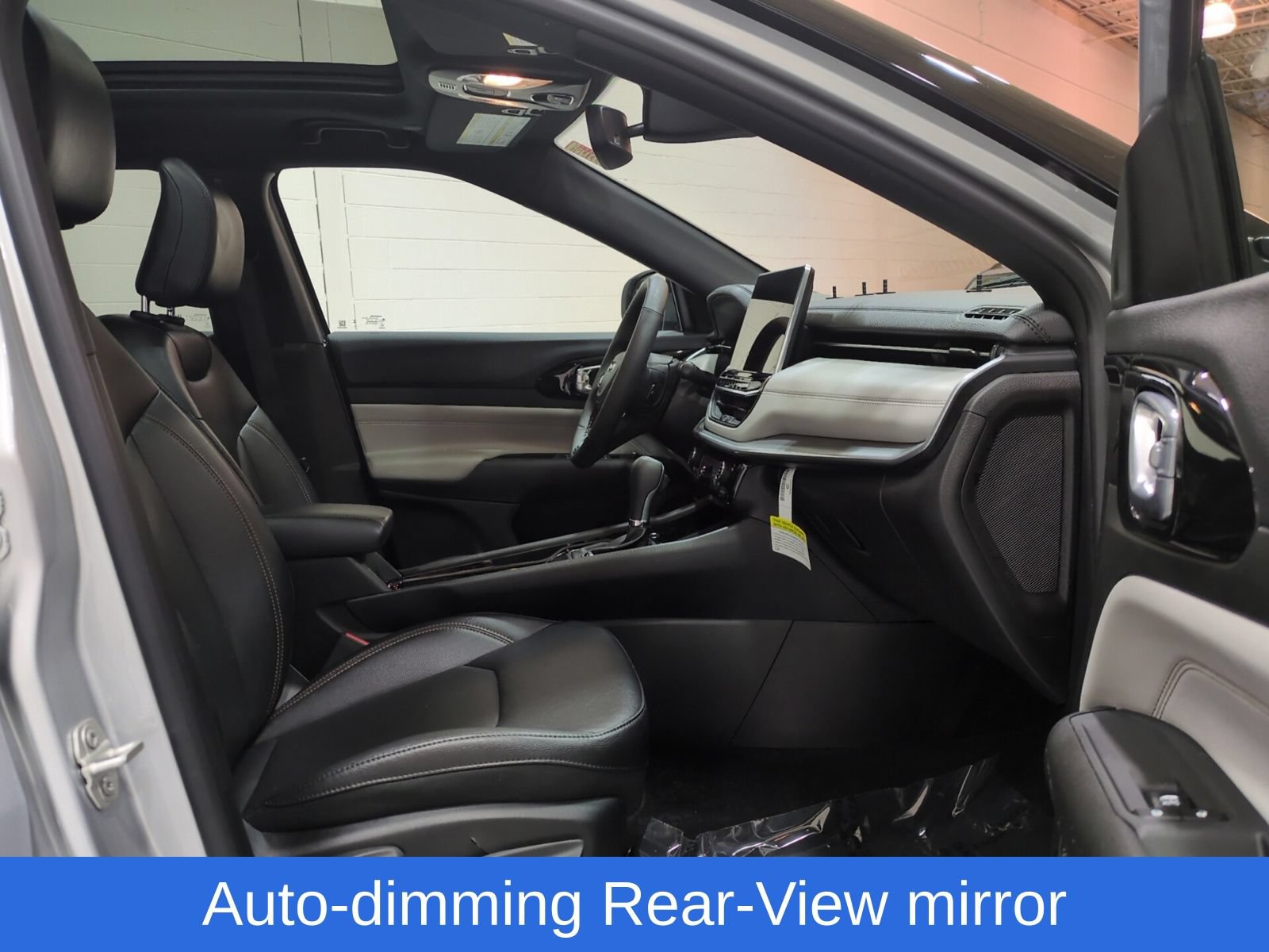 Used 2024 Jeep Compass Limited w/ Sun and Sound Group AWD/4WD image 9