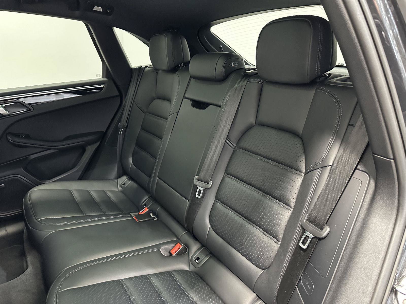 Certified 2026 Porsche Macan AWD/4WD image 35