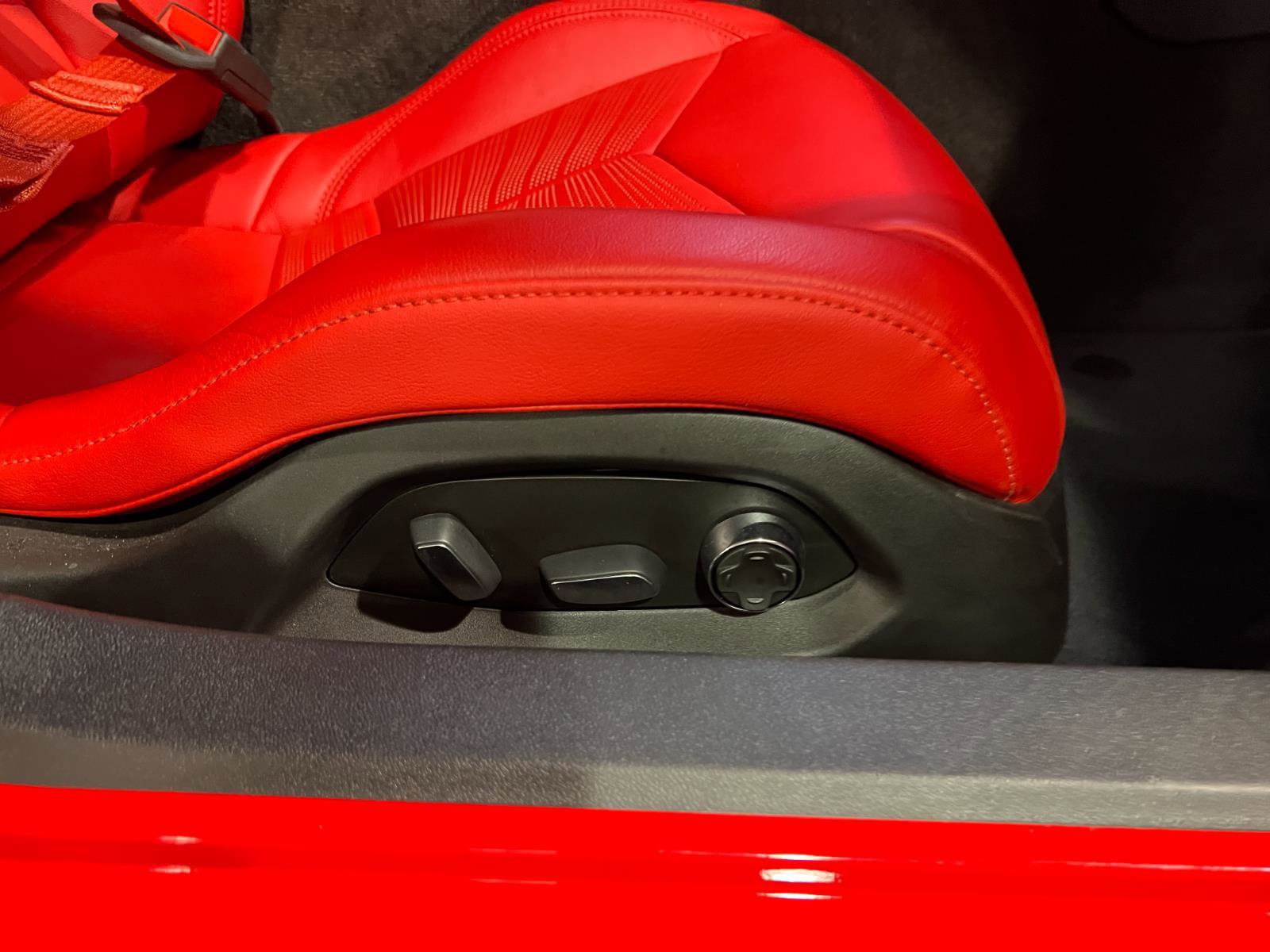 Used 2020 Chevrolet Corvette Stingray Premium Cpe w/ 3LT Preferred Equipment Group image 35