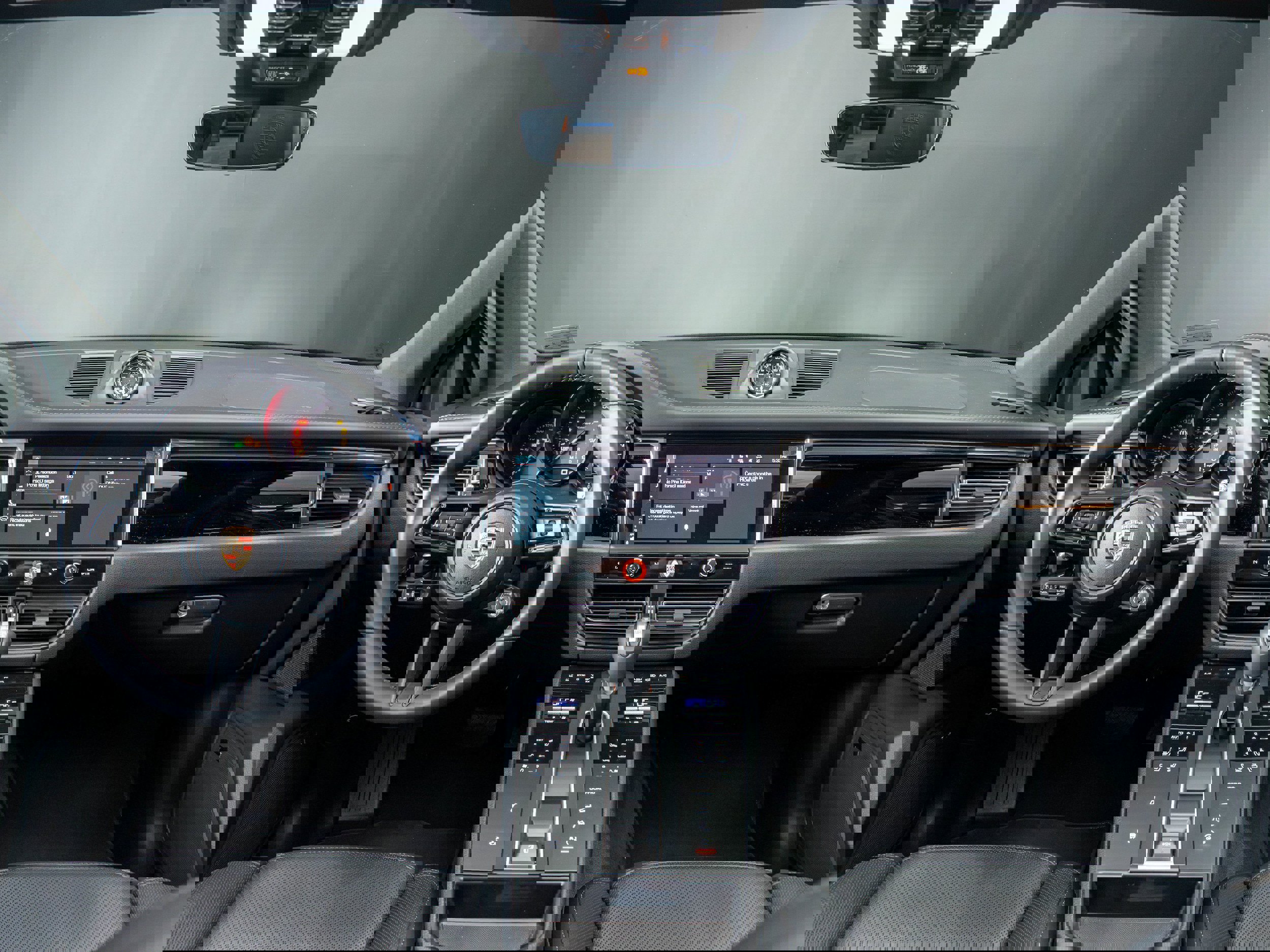 Certified 2025 Porsche Macan Turbo image 28