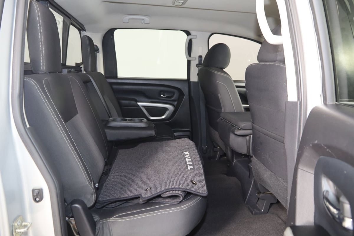 Used 2017 Nissan Titan SV AWD/4WD image 10