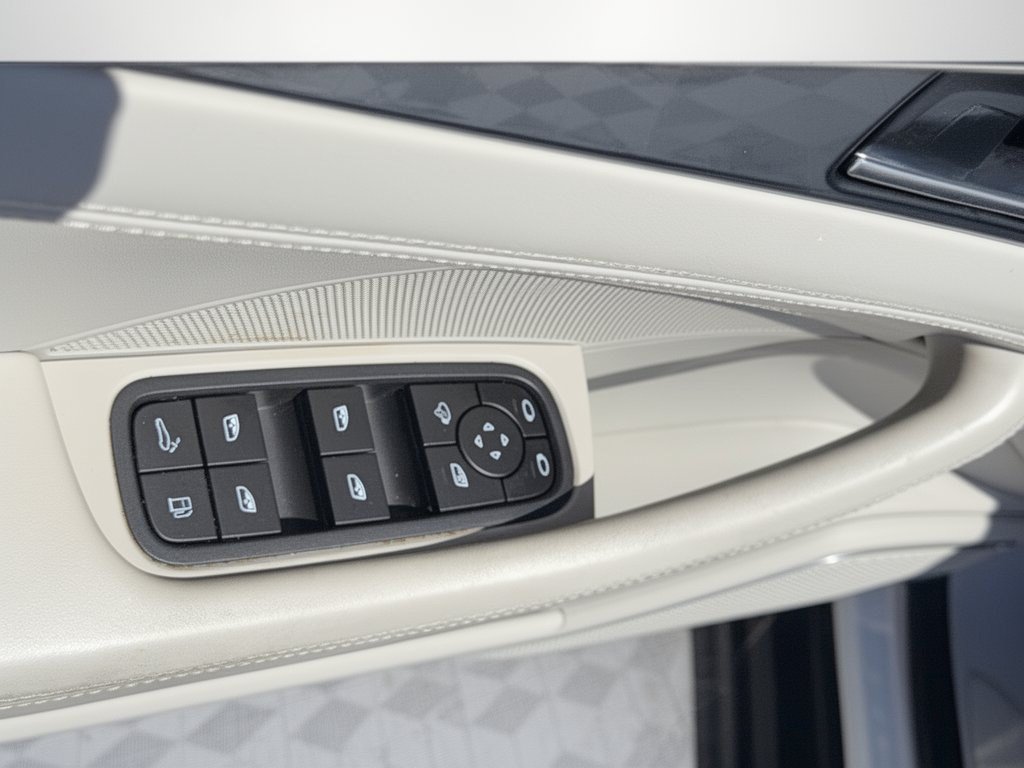 Used 2022 Porsche Panamera 4S AWD/4WD image 15