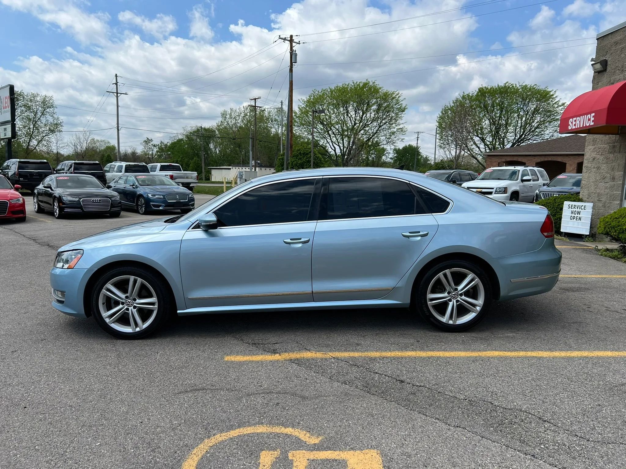 Used 2012 Volkswagen Passat TDI SEL Premium FWD image 8
