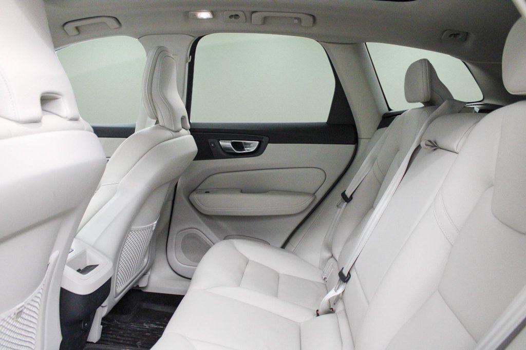 Used 2024 Volvo XC60 B5 Core w/ Protection Package Premier AWD/4WD image 25