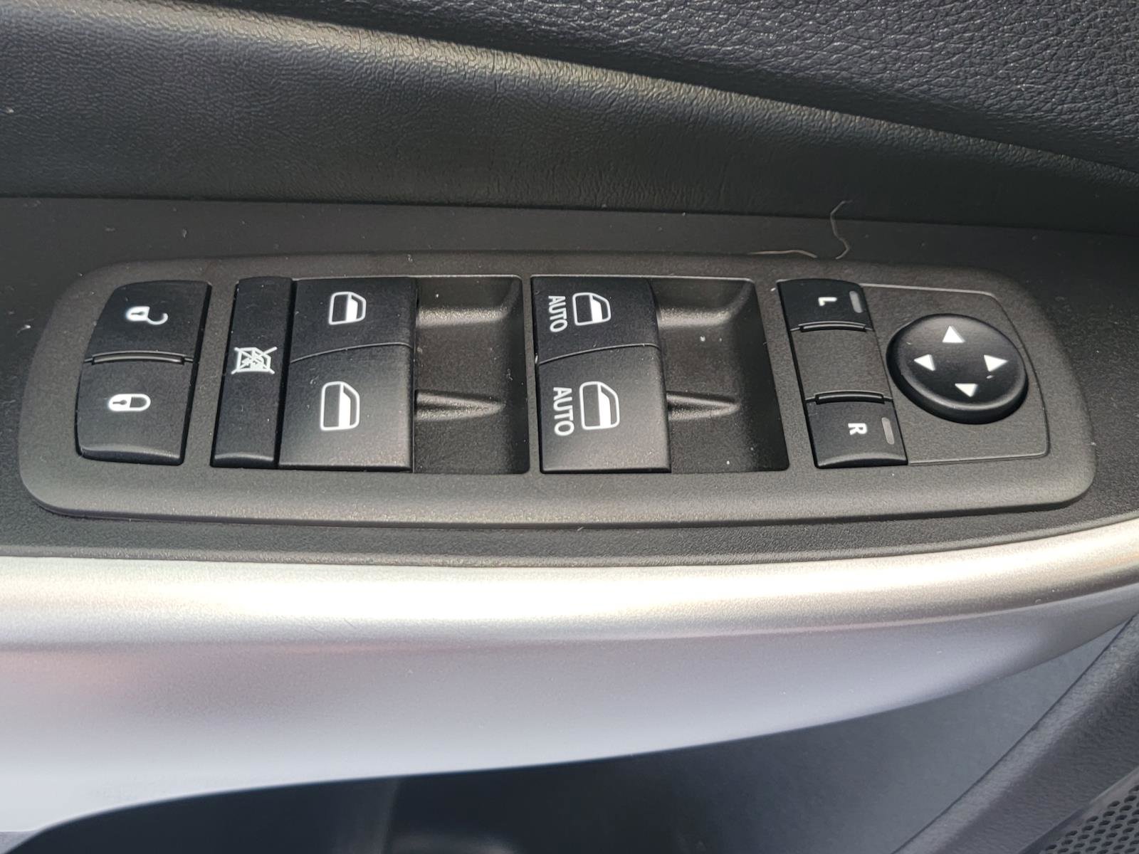 Used 2022 Jeep Cherokee Latitude Lux w/ Mopar Interior Package AWD/4WD image 32