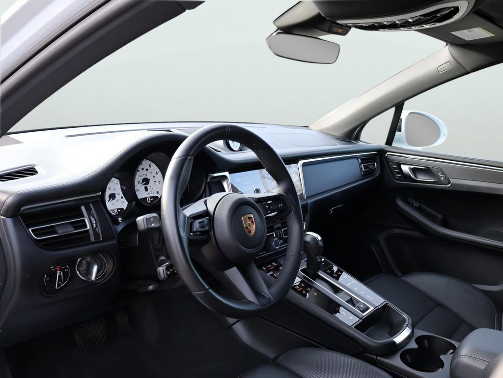 Certified 2024 Porsche Macan GTS image 4