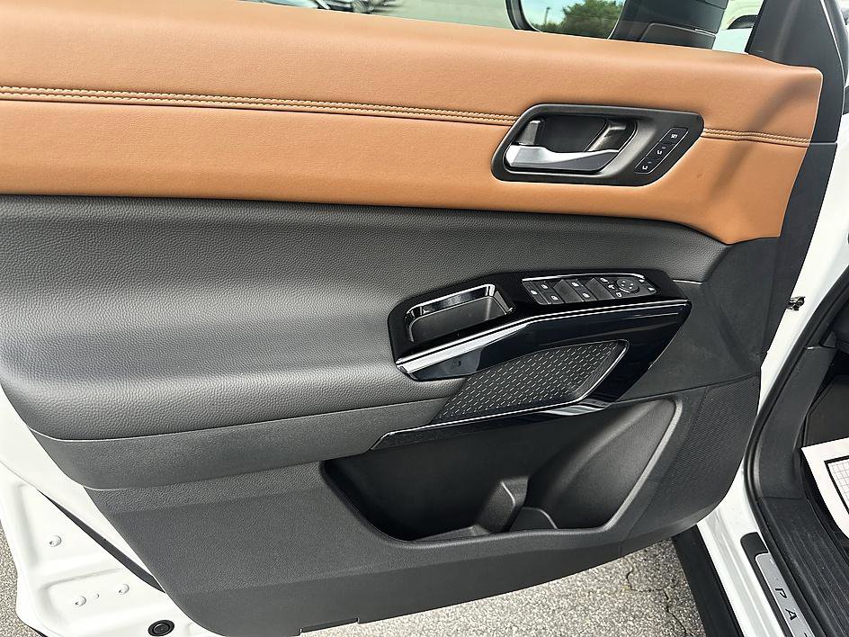 Certified 2026 Nissan Pathfinder Platinum image 20