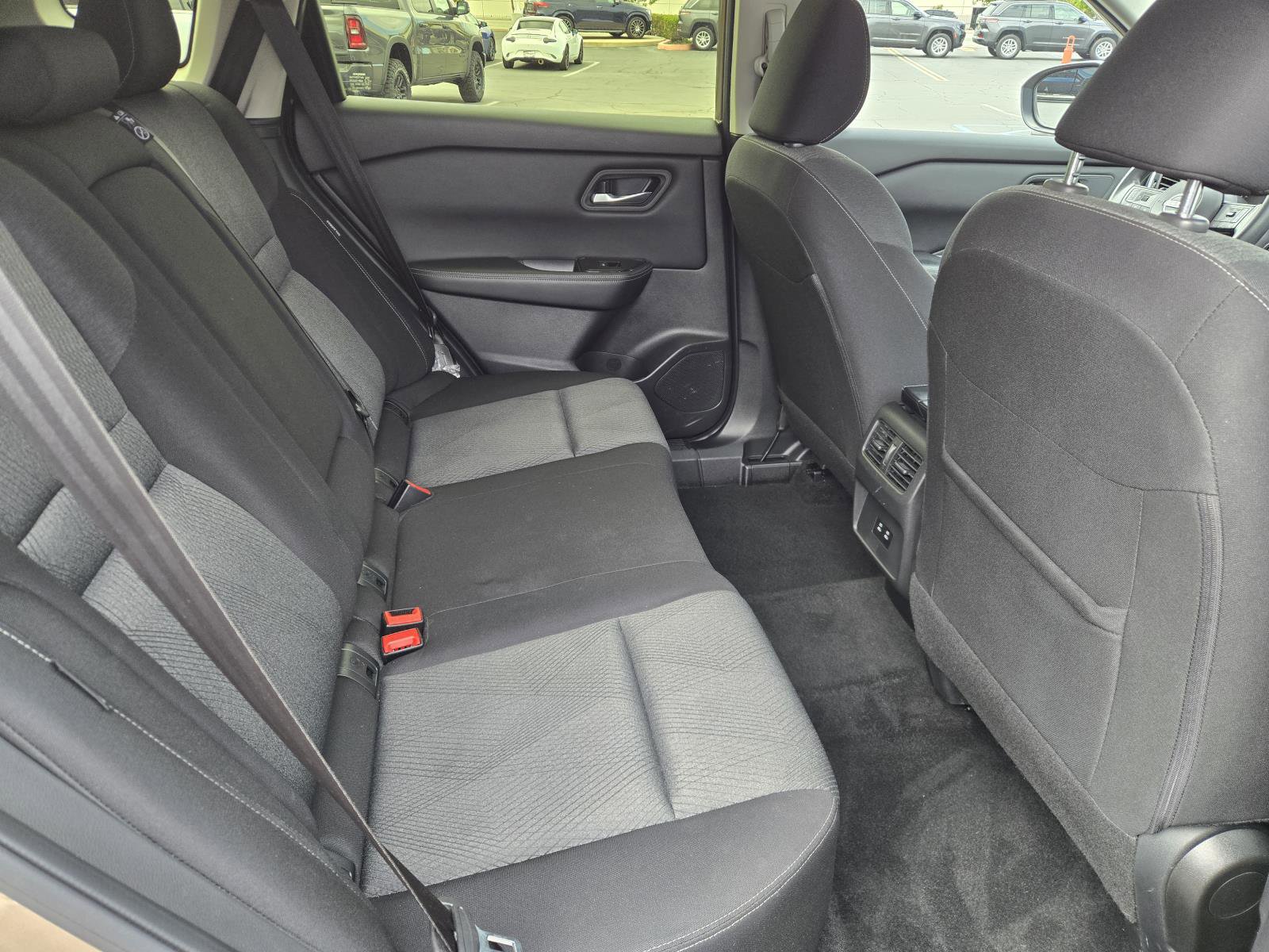 Used 2024 Nissan Rogue SV FWD image 29