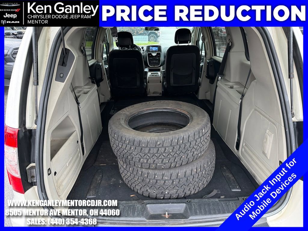 Used 2011 Chrysler Town & Country Touring FWD image 18
