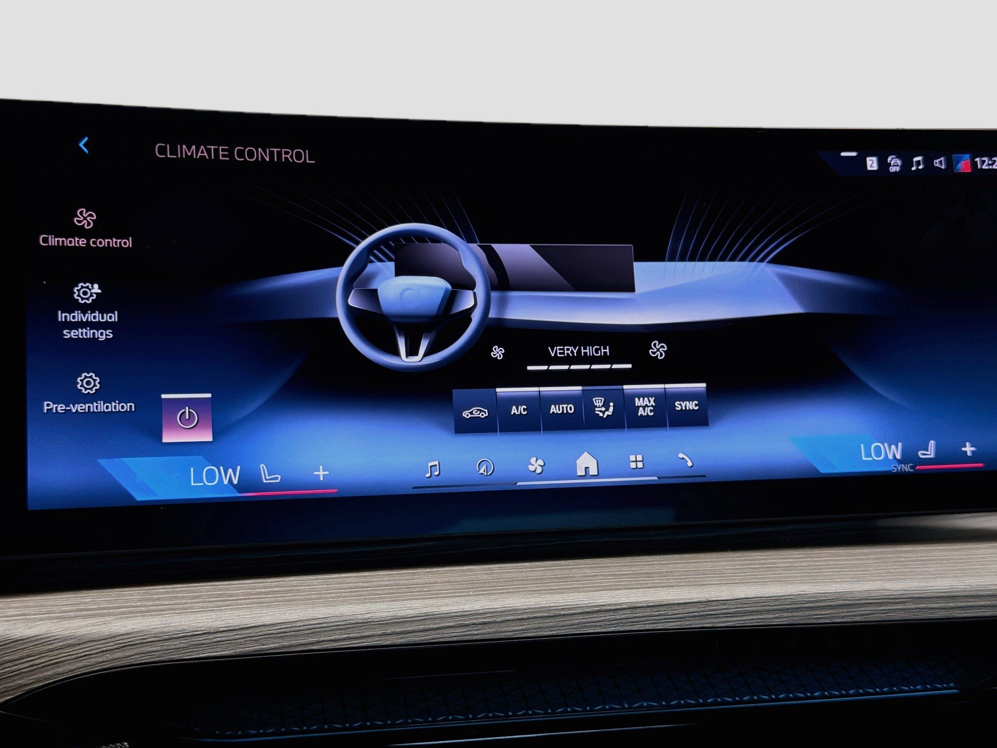 Used 2025 BMW 230i Coupe w/ Convenience Package RWD image 10