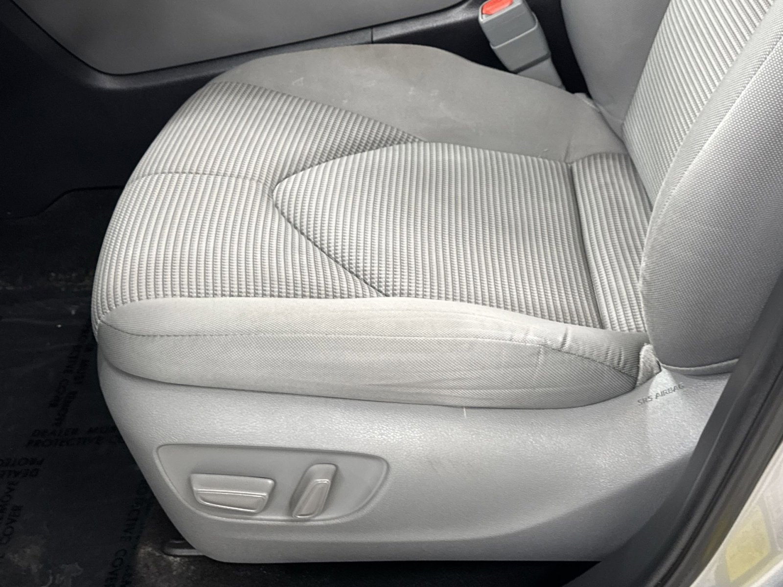 Used 2023 Toyota Highlander LE FWD image 18