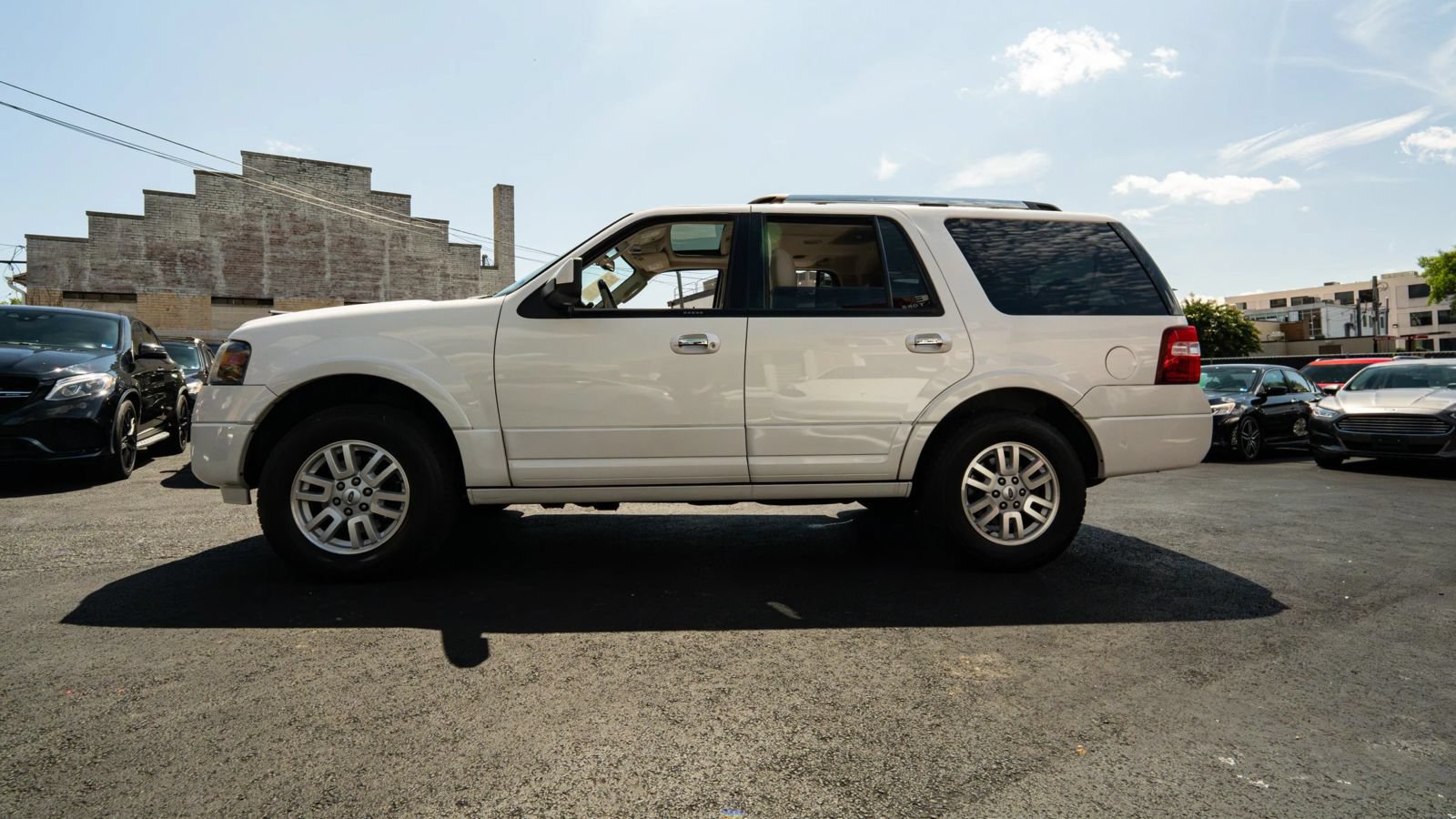 Used 2014 Ford Expedition Limited w/ Equipment Group 301A AWD/4WD image 7