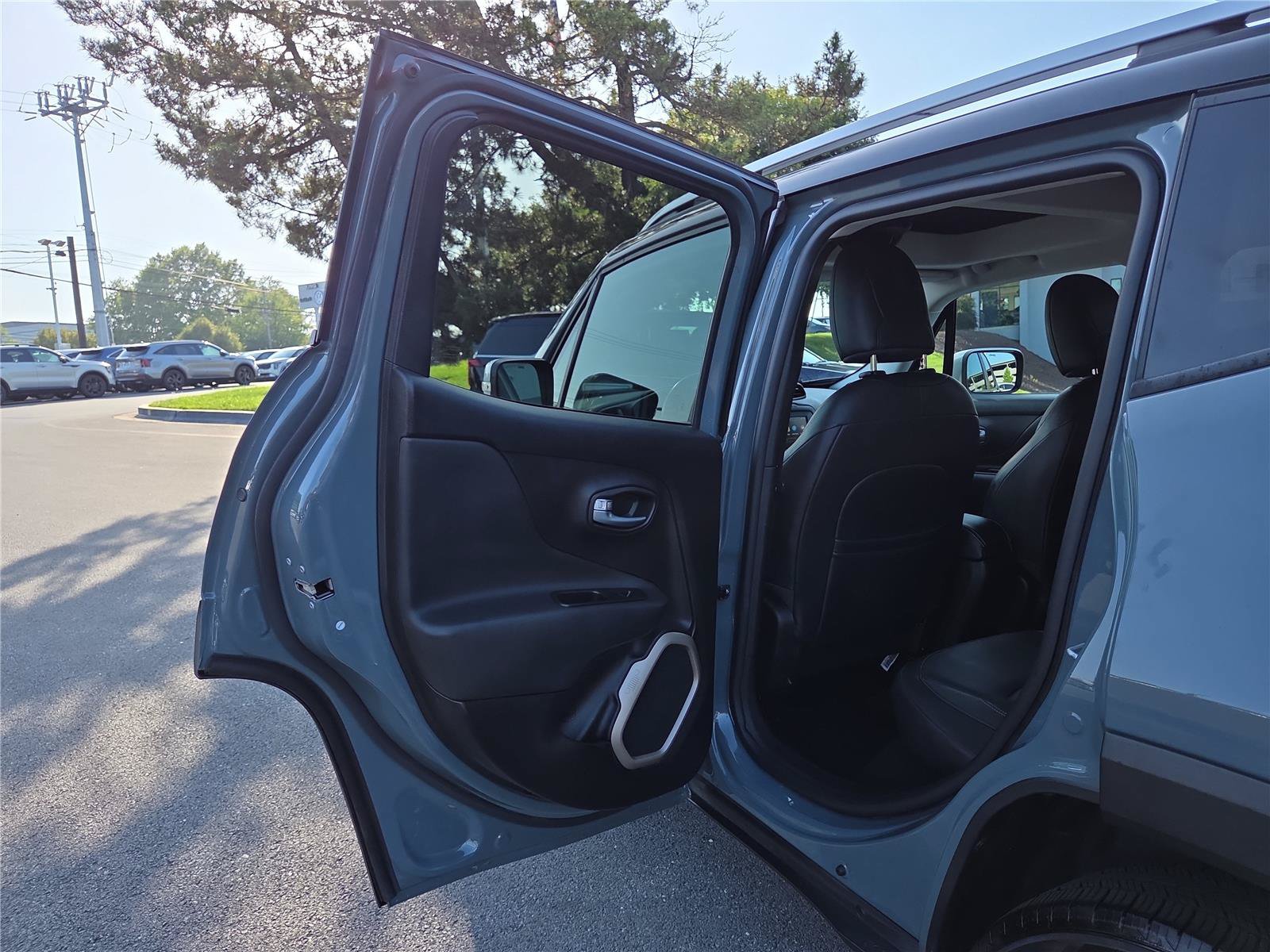 Used 2017 Jeep Renegade Limited AWD/4WD image 25