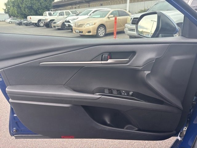 Used 2025 Toyota Camry SE image 11