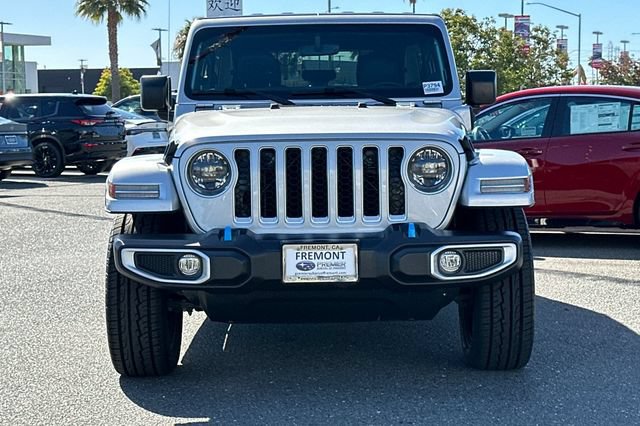 Used 2023 Jeep Wrangler Unlimited Sahara w/ Cold Weather Group AWD/4WD image 9