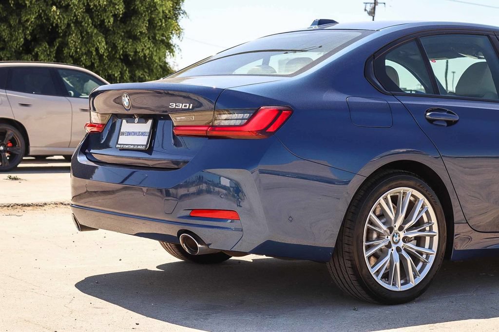 Used 2023 BMW 330i Sedan w/ Parking Assistance Package RWD image 11