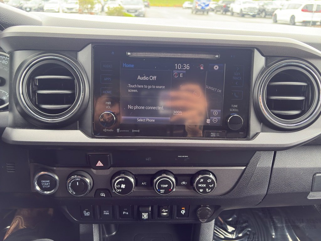 Used 2019 Toyota Tacoma TRD Off-Road w/ Technology Package AWD/4WD image 11